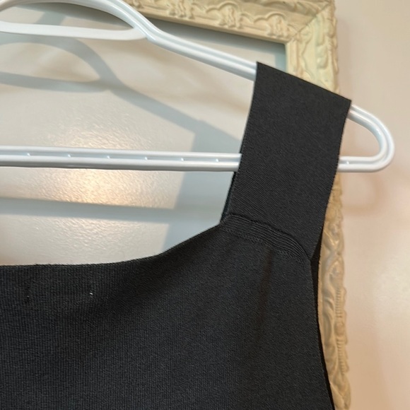 MAX STUDIO | Silk Blend Elegant Black Sleeveless Top - Picture 6 of 6